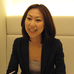 小根山　麗子さん