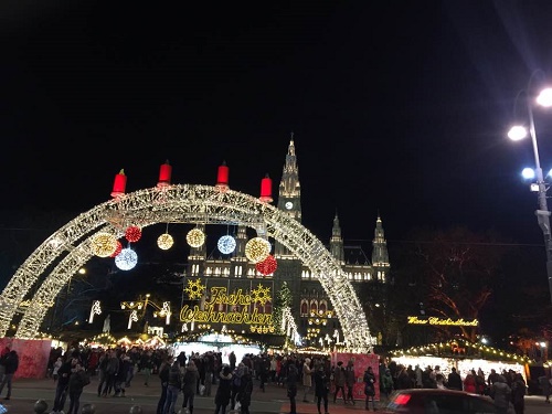 Vienna_ChristmasMarket.jpg