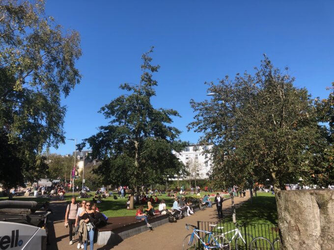 エア・スクエア(Eyre Square) 街の中心にありシンボル的な存在